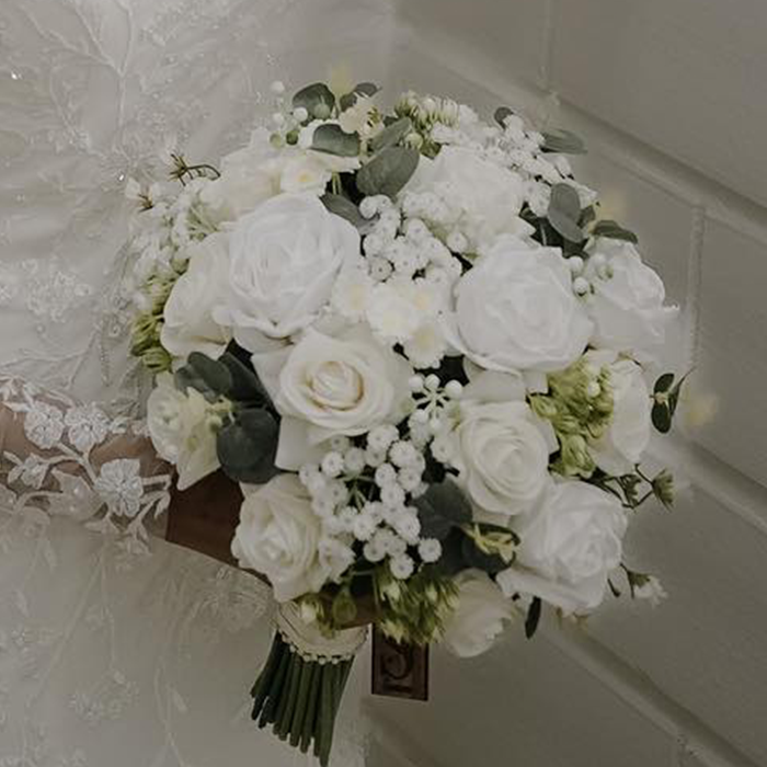 white flower bouquet